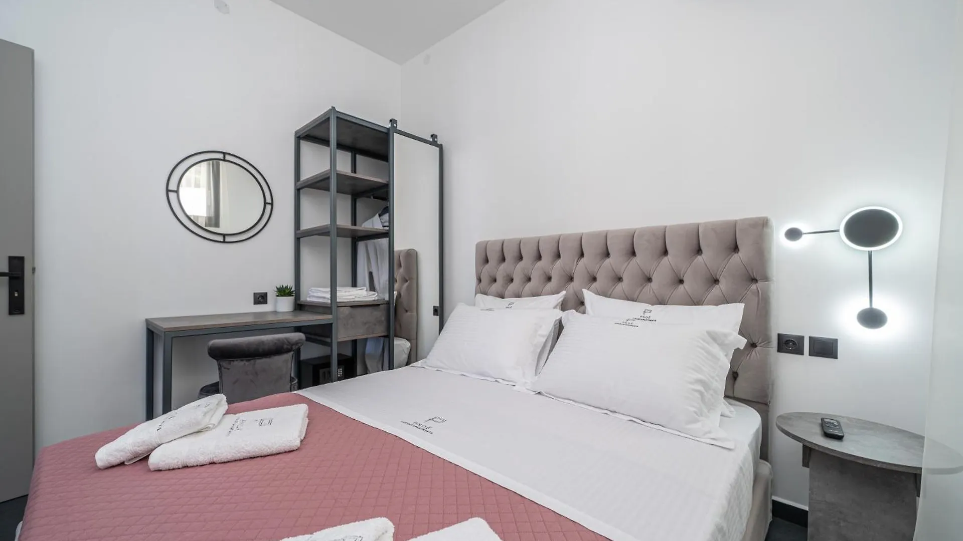 Pnoe Luxury Apartments ロウダータ 0*,