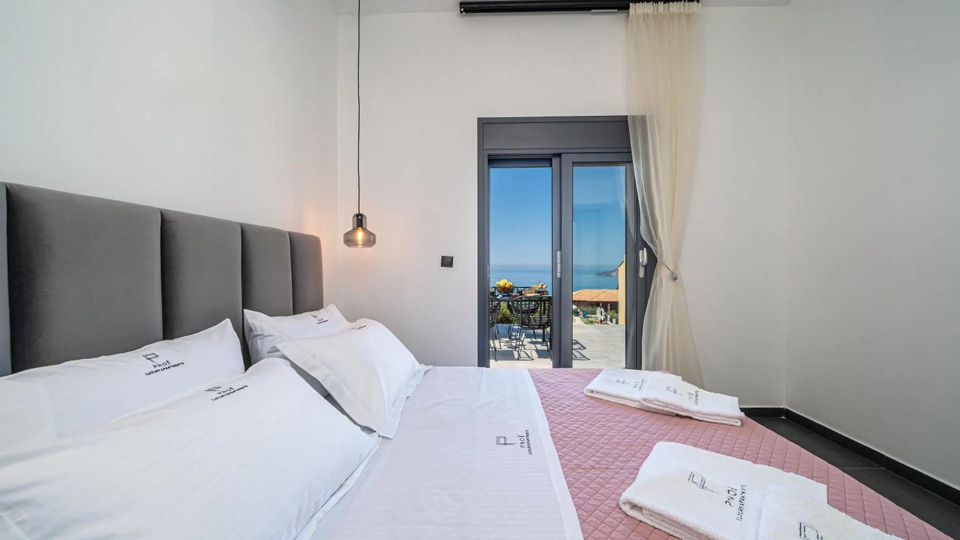 Pnoe Luxury Apartments Lourdata