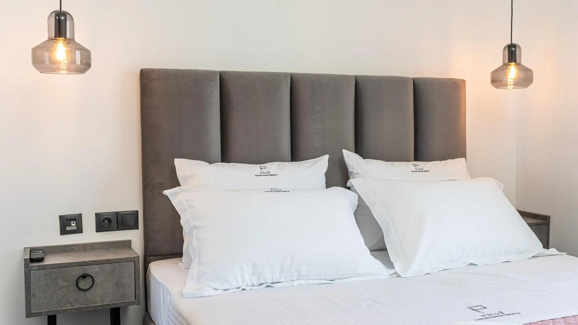 Pnoe Luxury Apartments Lourdata