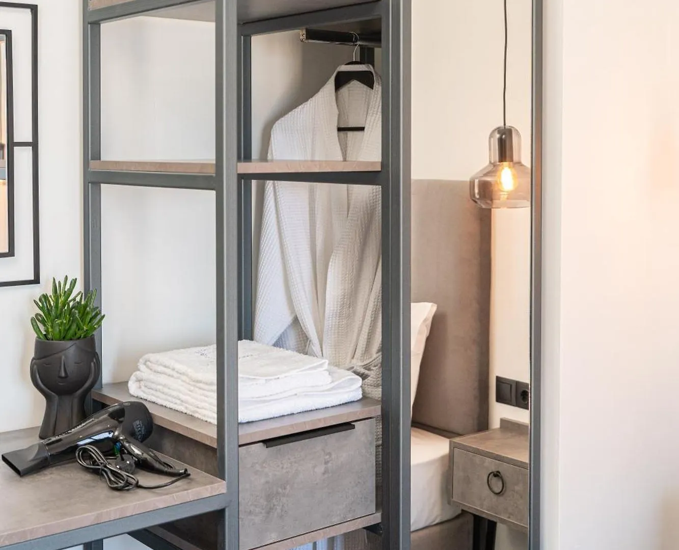 Pnoe Luxury Apartments Lourdata