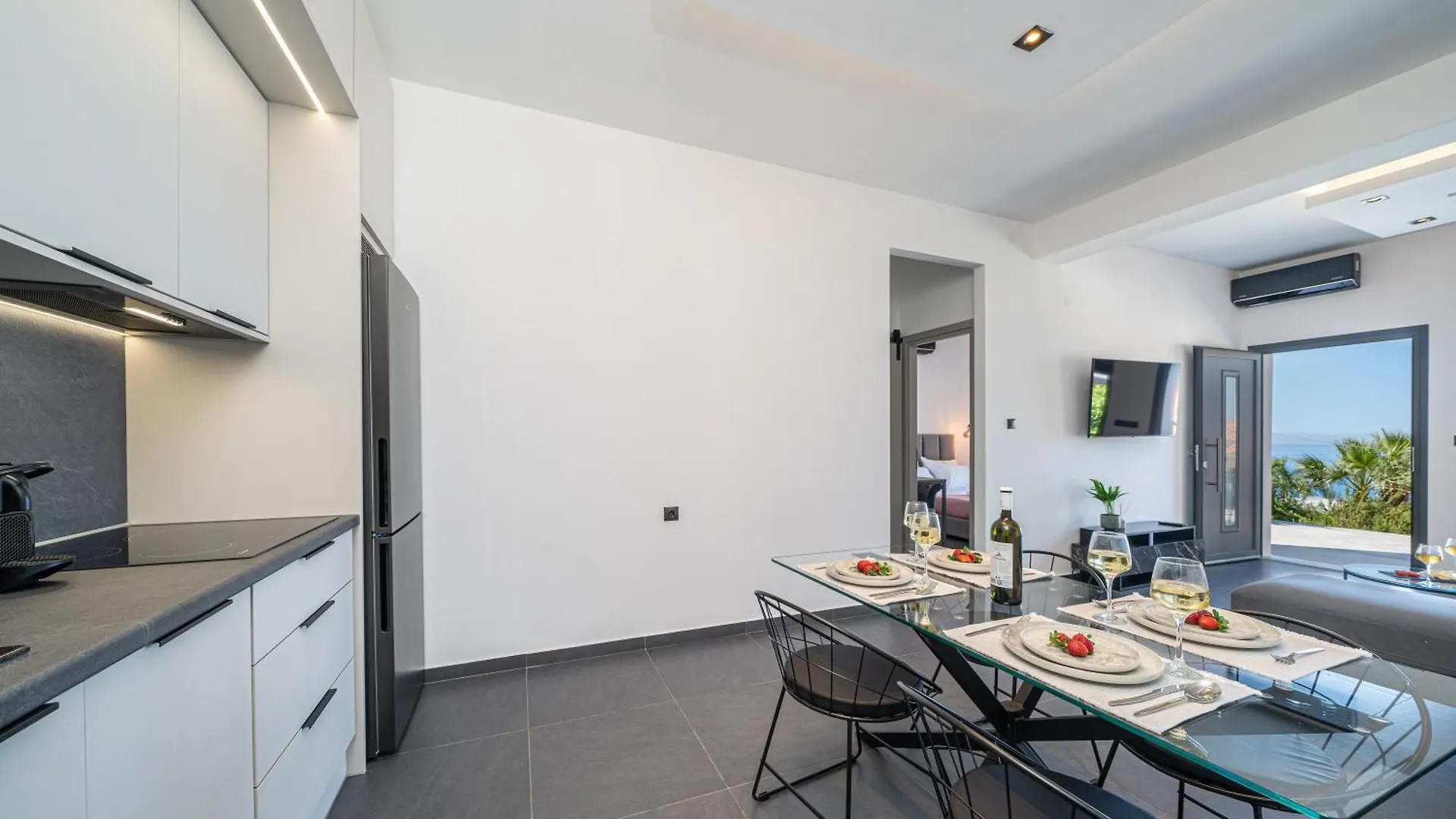 Pnoe Luxury Apartments Lourdata