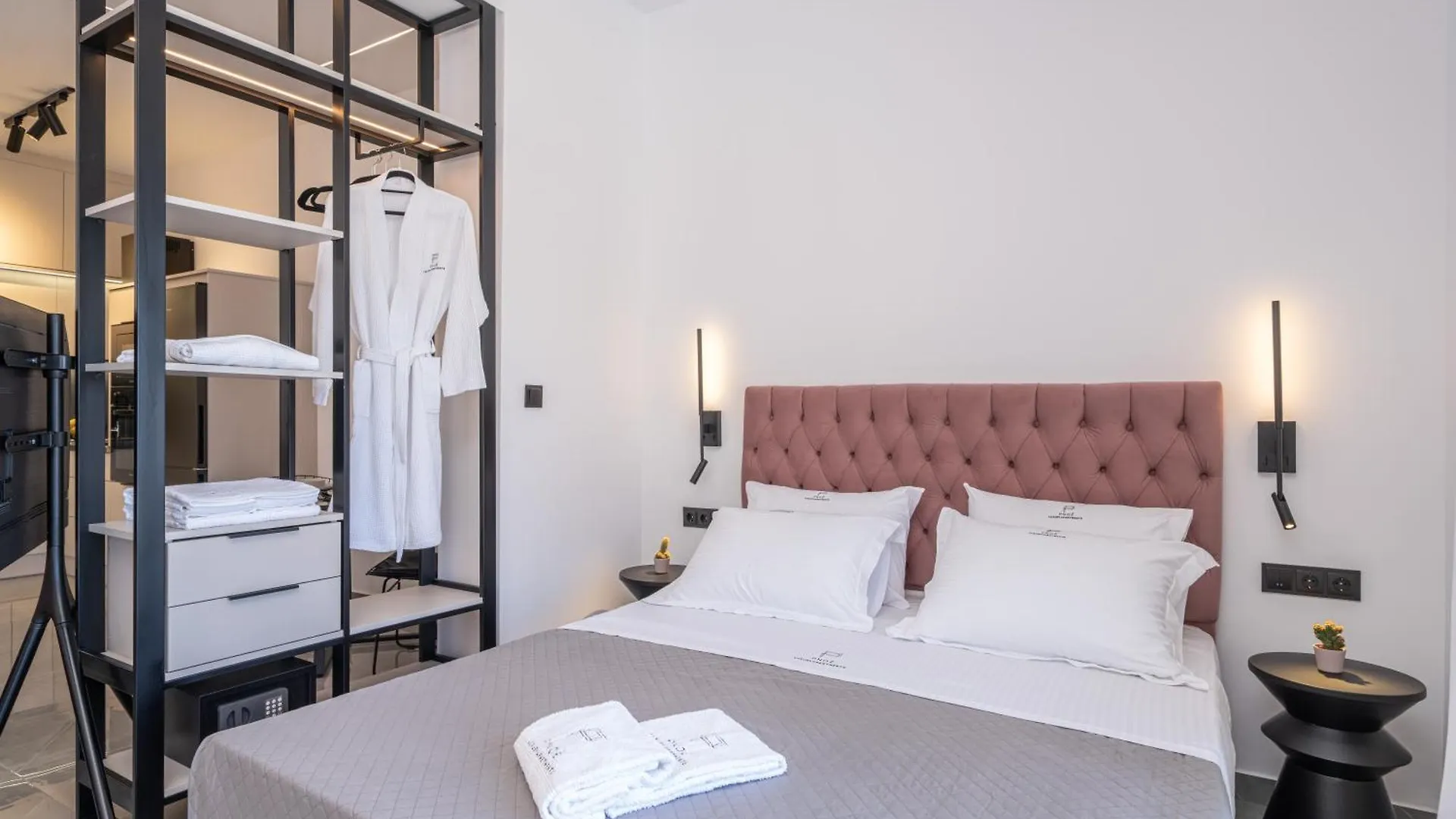 Pnoe Luxury Apartments Lourdata