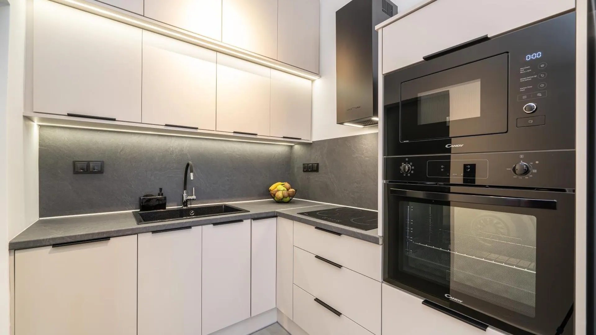 Pnoe Luxury Apartments Lourdata