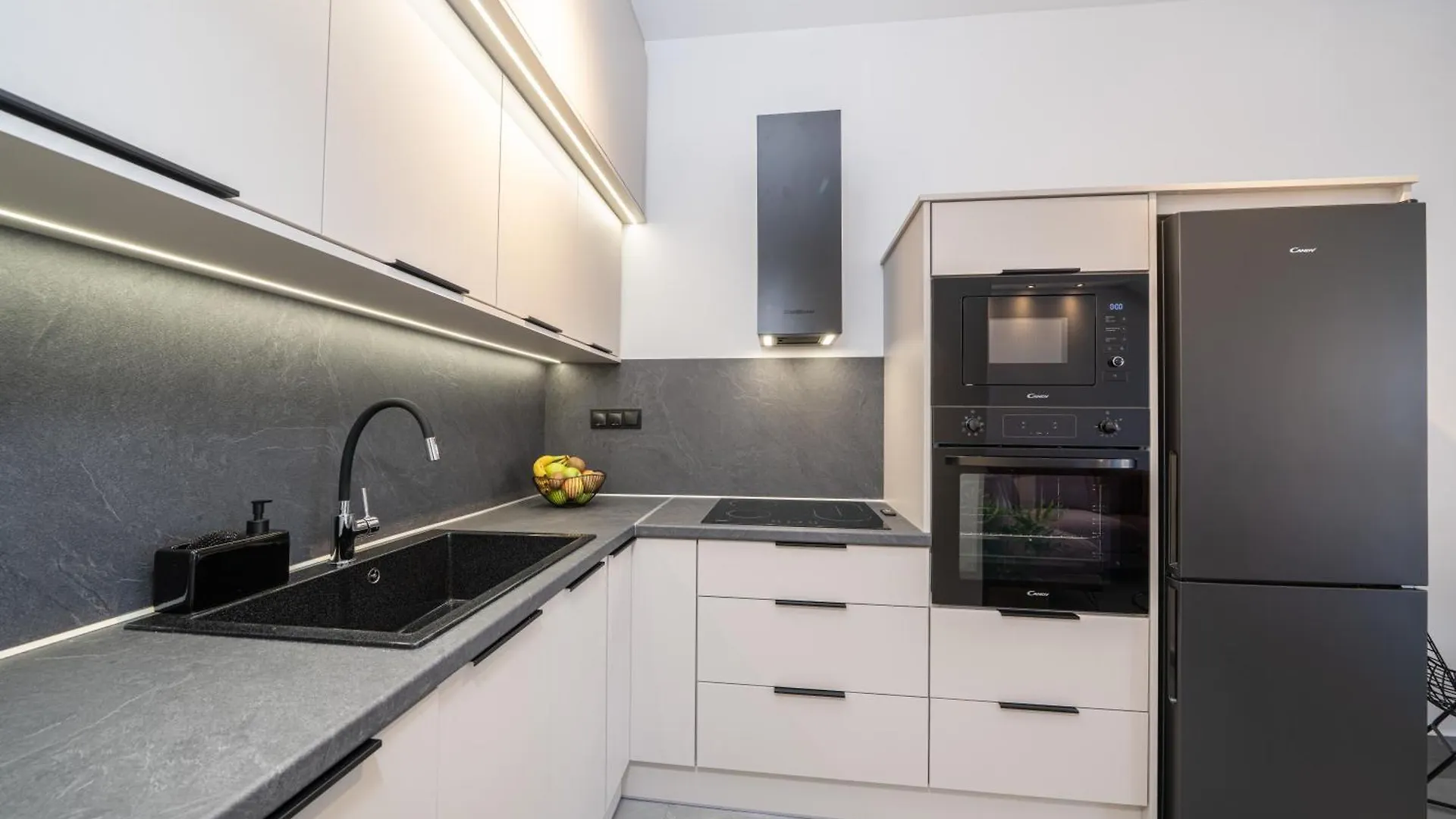 Pnoe Luxury Apartments Lourdata
