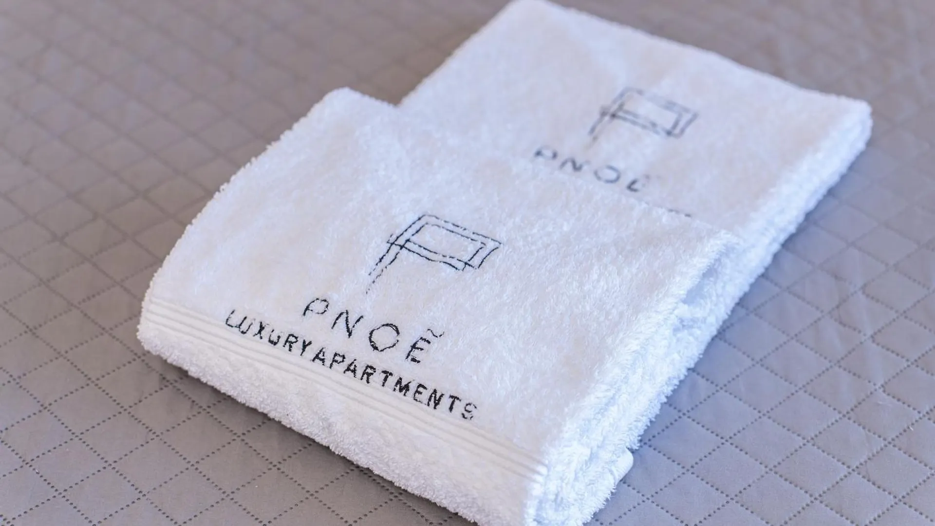 Pnoe Luxury Apartments Lourdata